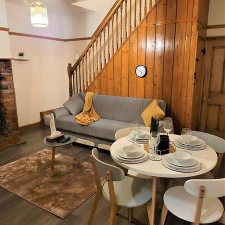Nice 4-Bedroom Vacation Home With Indoor Fireplace Wellington  Bagian luar foto