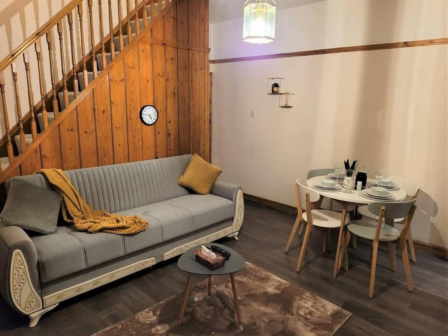 Nice 4-Bedroom Vacation Home With Indoor Fireplace Wellington  Bagian luar foto