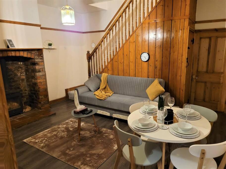 Nice 4-Bedroom Vacation Home With Indoor Fireplace Wellington  Bagian luar foto