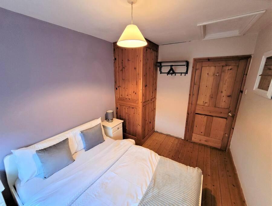 Nice 4-Bedroom Vacation Home With Indoor Fireplace Wellington  Bagian luar foto