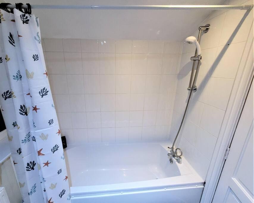 Nice 4-Bedroom Vacation Home With Indoor Fireplace Wellington  Bagian luar foto