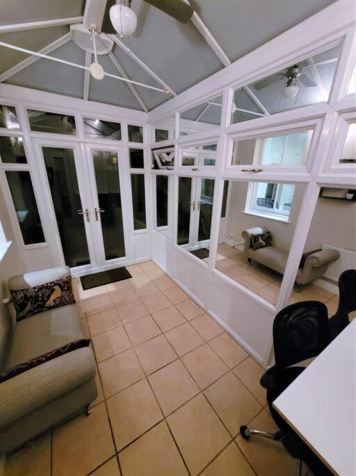 Nice 4-Bedroom Vacation Home With Indoor Fireplace Wellington  Bagian luar foto