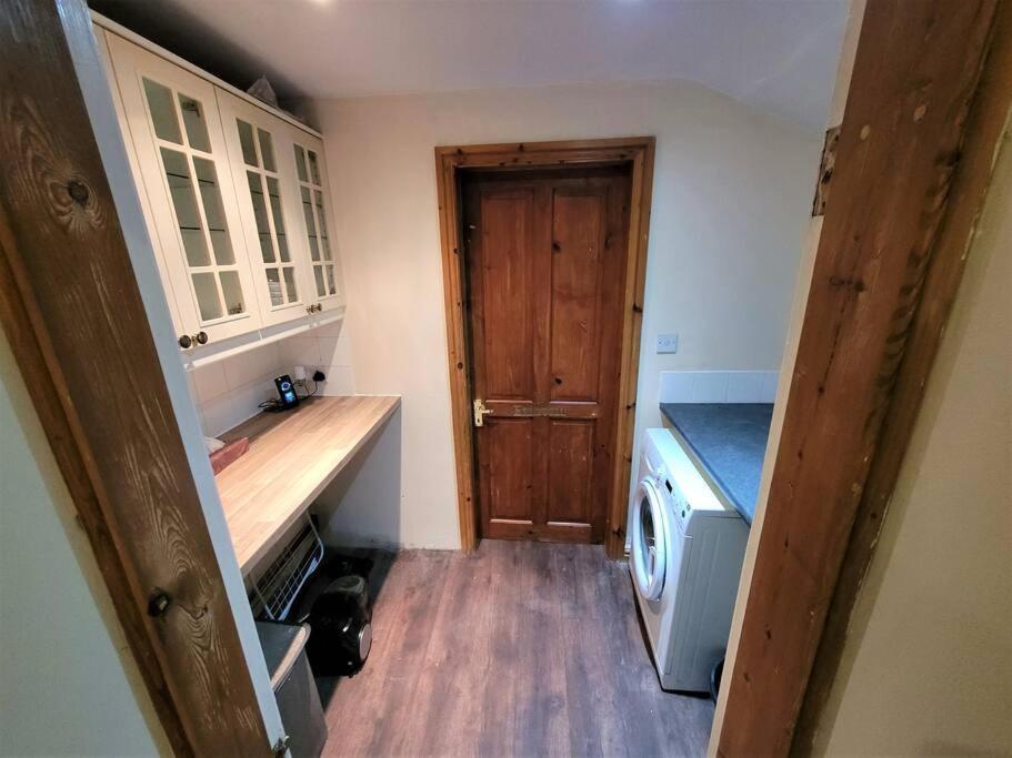 Nice 4-Bedroom Vacation Home With Indoor Fireplace Wellington  Bagian luar foto